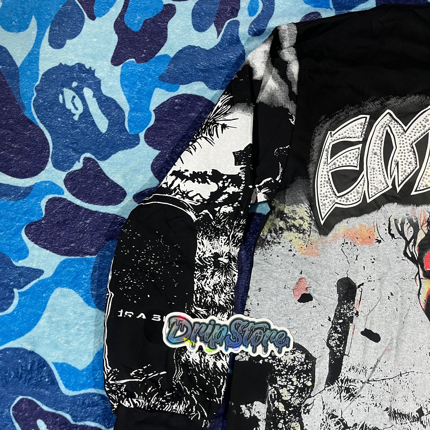 Remera Mixed Emotion Tombstone Negra