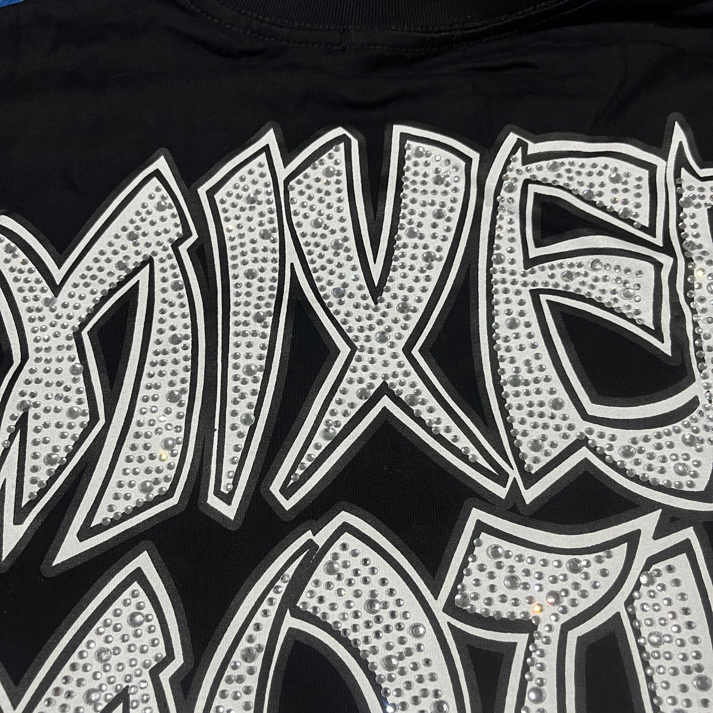 Remera Mixed Emotion Tombstone Negra