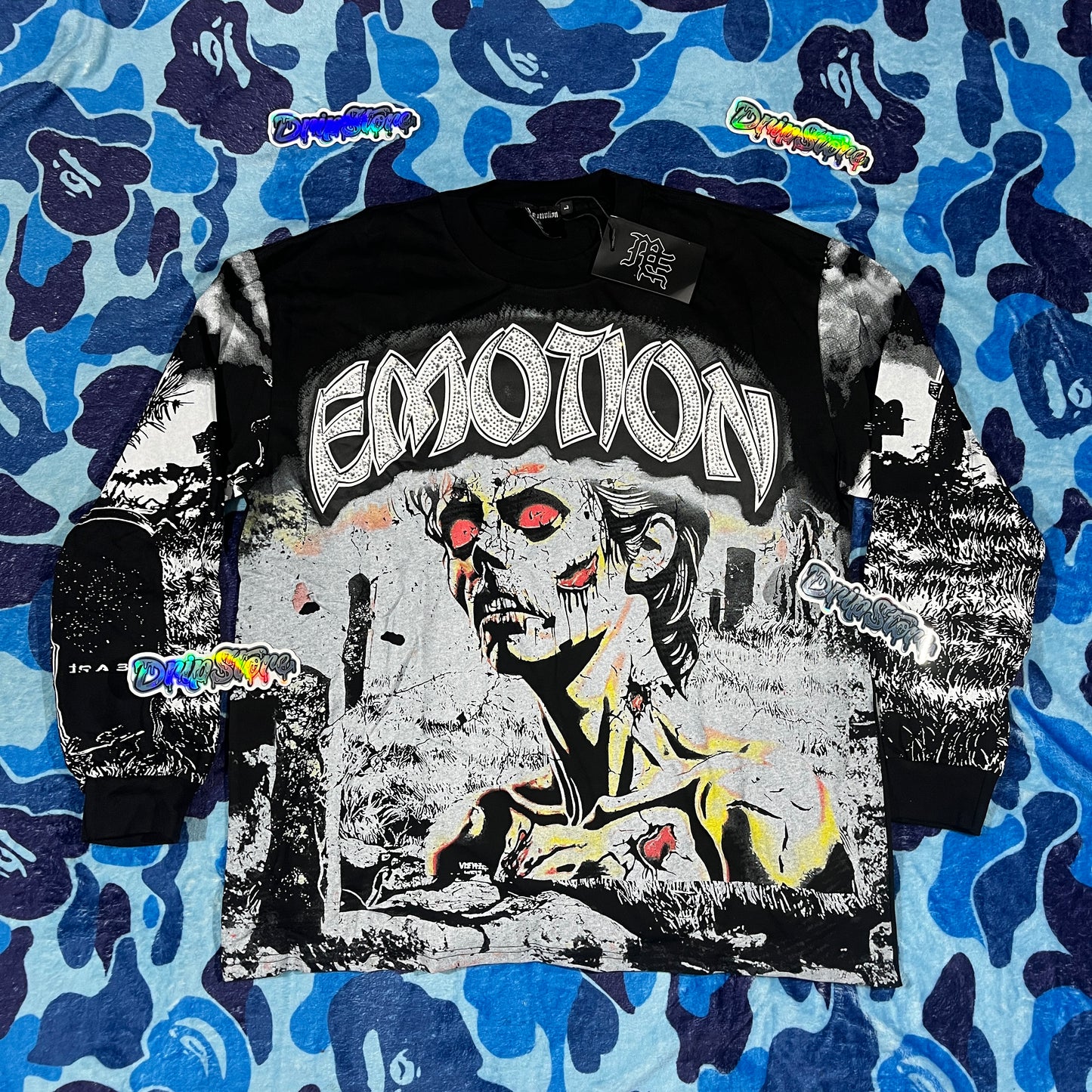 Remera Mixed Emotion Tombstone Negra