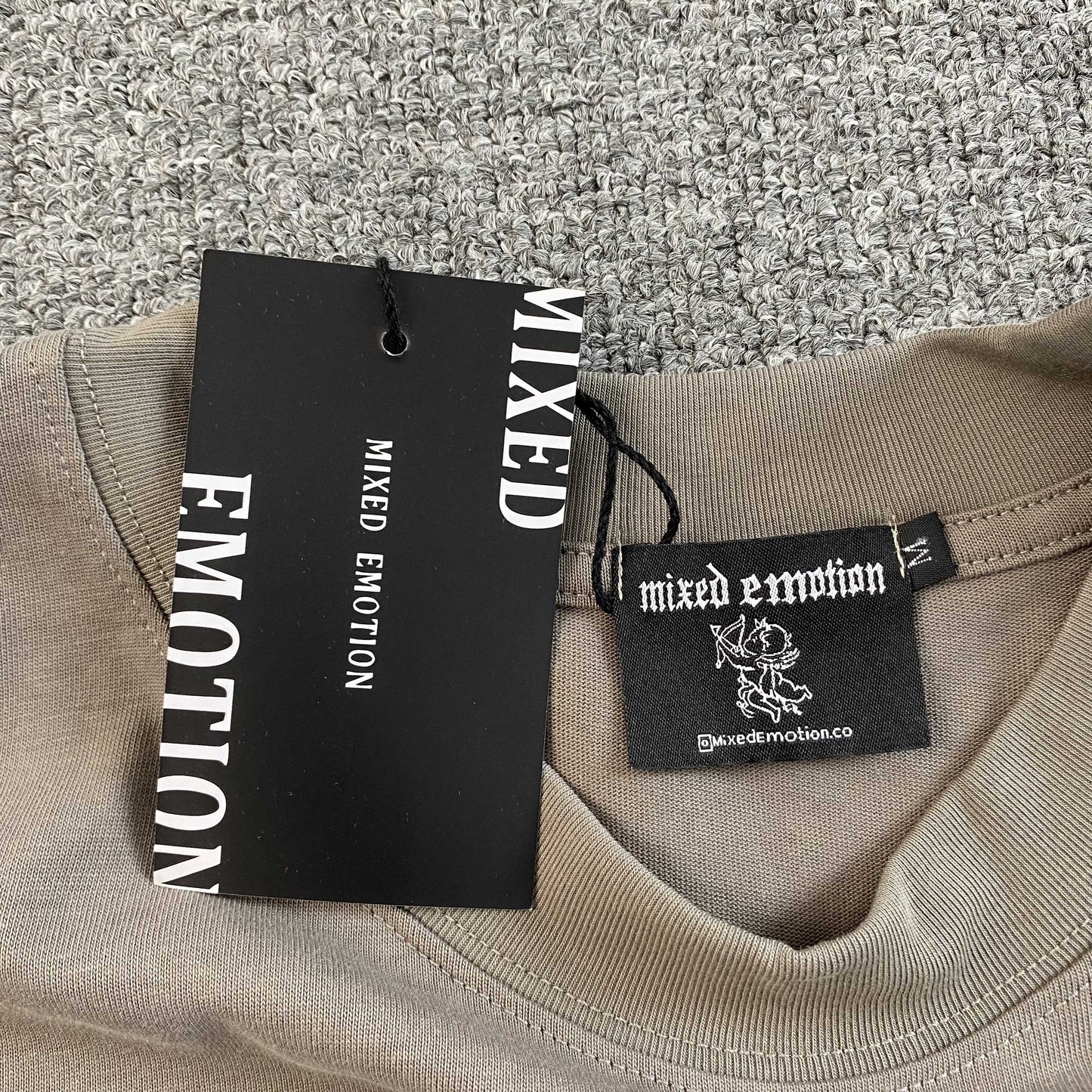 Remera Mixed Emotion Ufo Gris