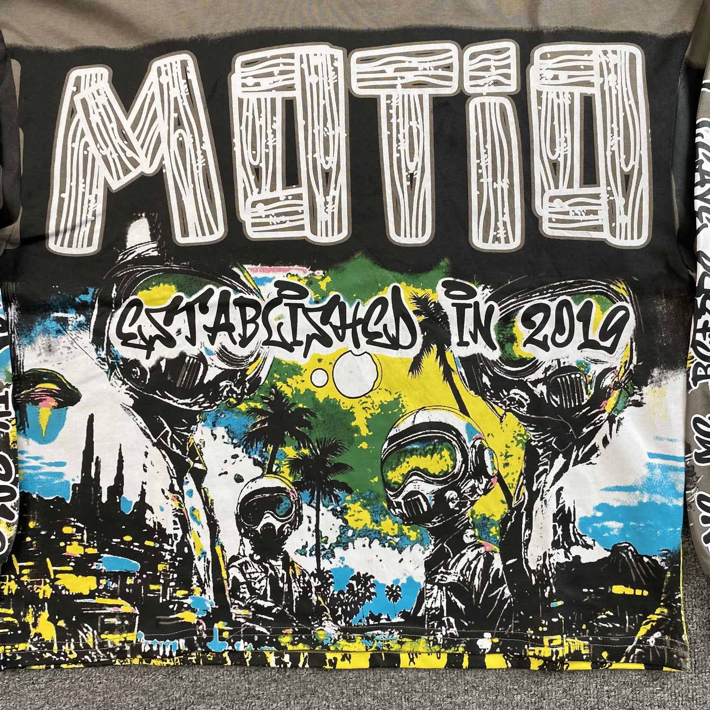 Remera Mixed Emotion Ufo Gris