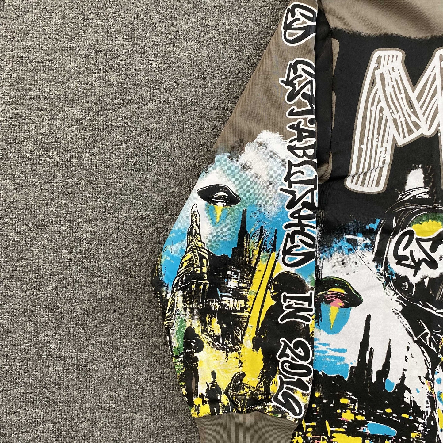 Remera Mixed Emotion Ufo Gris