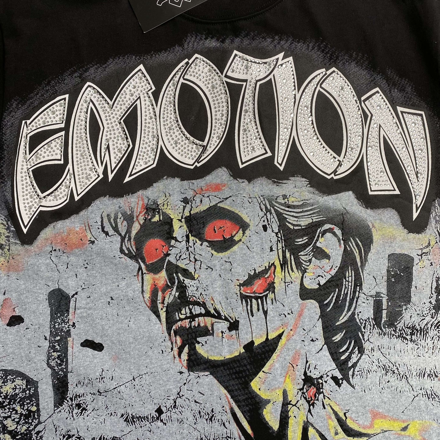 Remera Mixed Emotion Zombie Negra