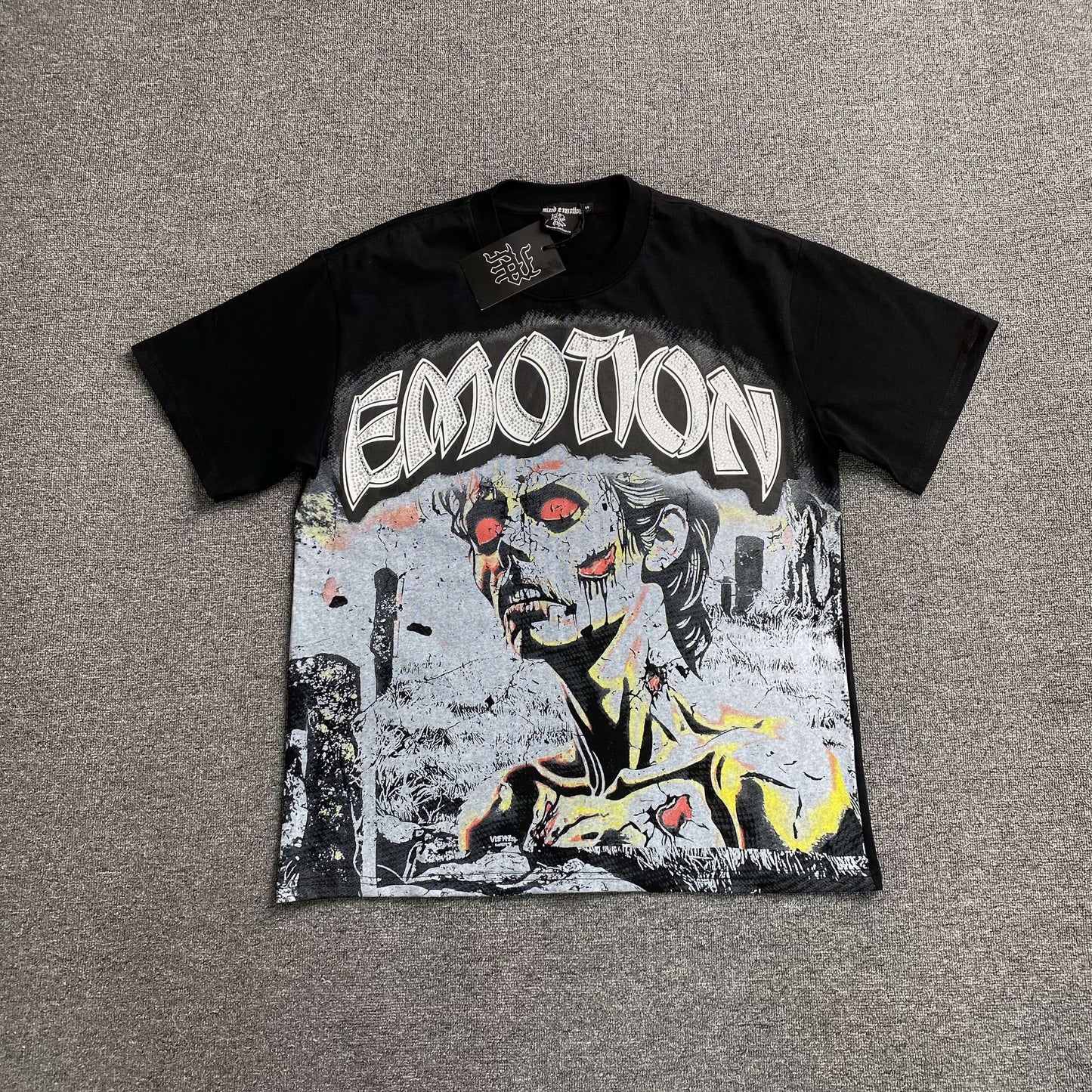 Remera Mixed Emotion Zombie Negra