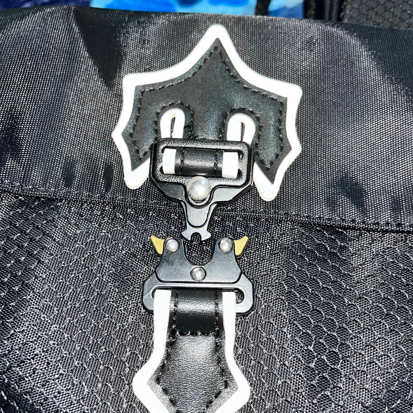 trapstar-irongate-t-crossbody-bag-black-4-Drip Store Argentina