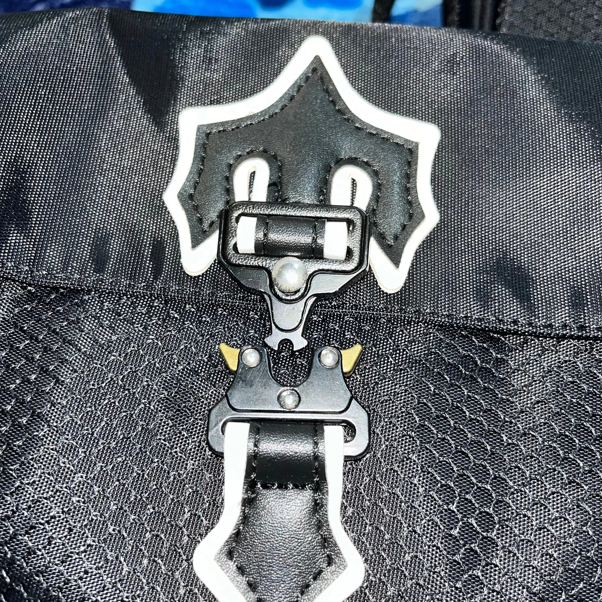 trapstar-irongate-t-crossbody-bag-black-4-Drip Store Argentina