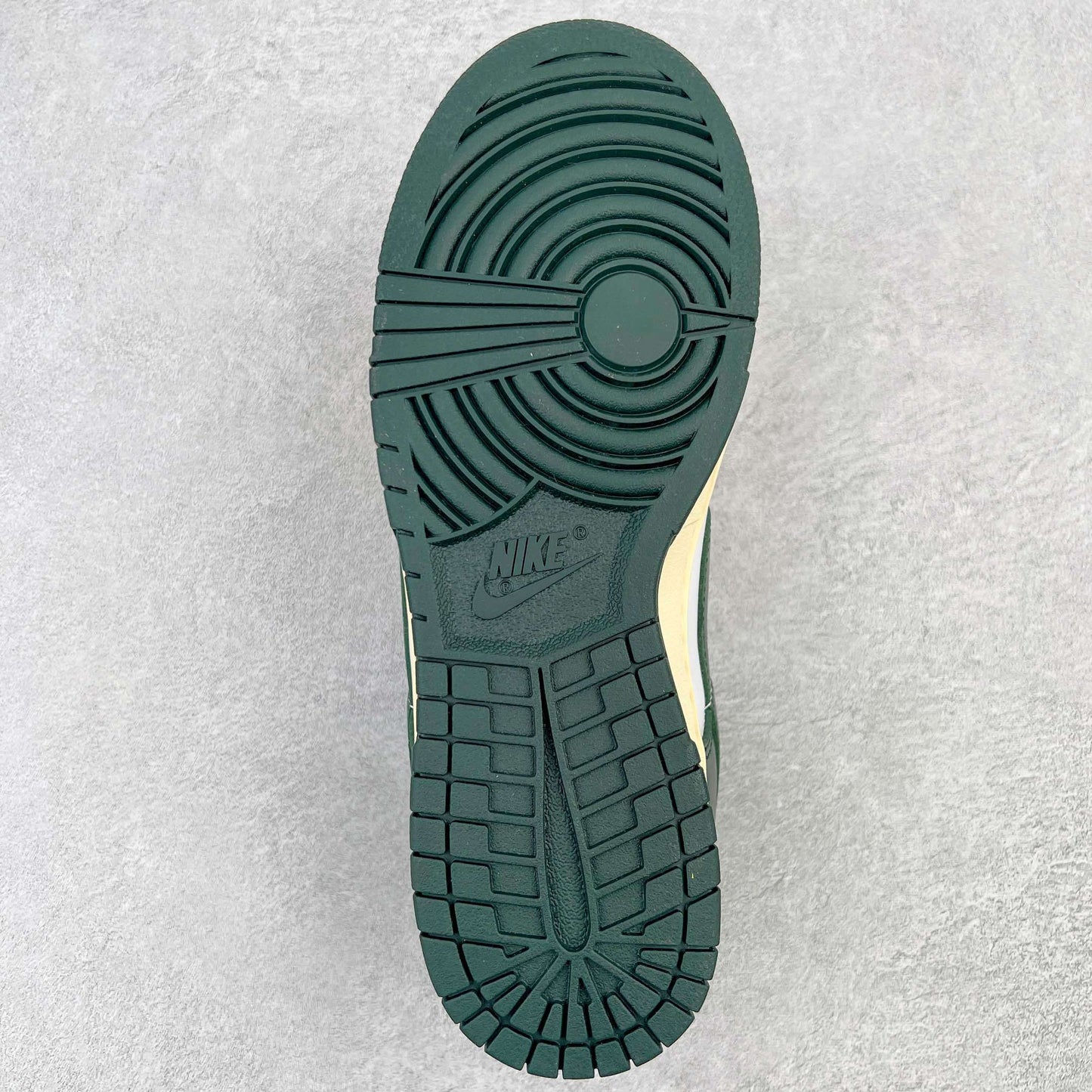 NIKE DUNK LOW VINTAGE GREEN (W)