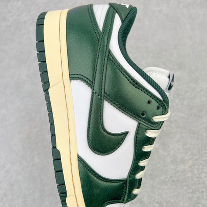 NIKE DUNK LOW VINTAGE GREEN (W)