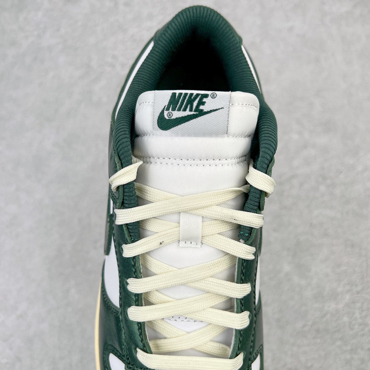 NIKE DUNK LOW VINTAGE GREEN (W)