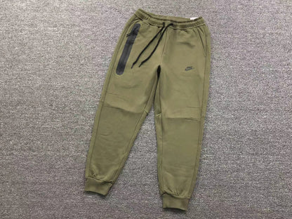 nike-tech-fleece-tracksuit-green-4_72f6f7f6-Drip Store Argentina