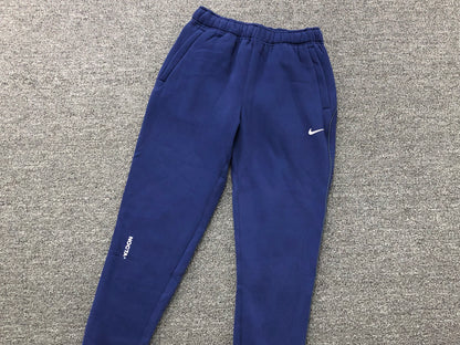 nike-x-drake-nocta-fleece-pants-navy-blue-4-Drip Store Argentina