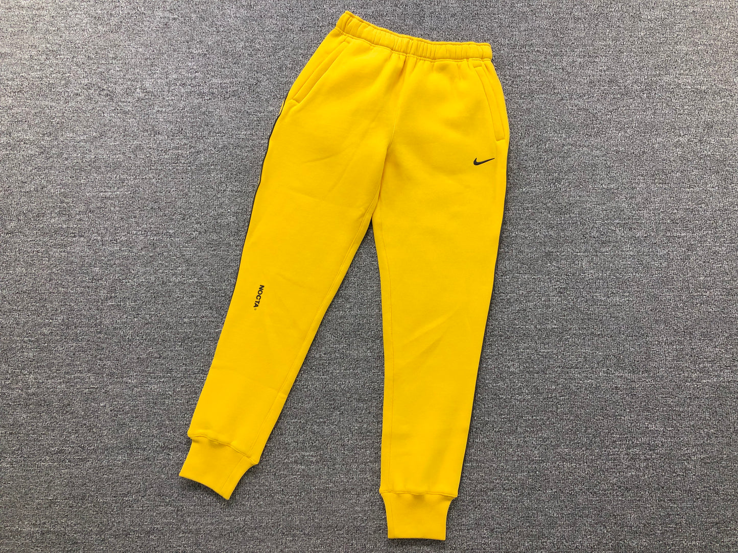 nike-x-drake-nocta-fleece-pants-yellow-Drip Store Argentina