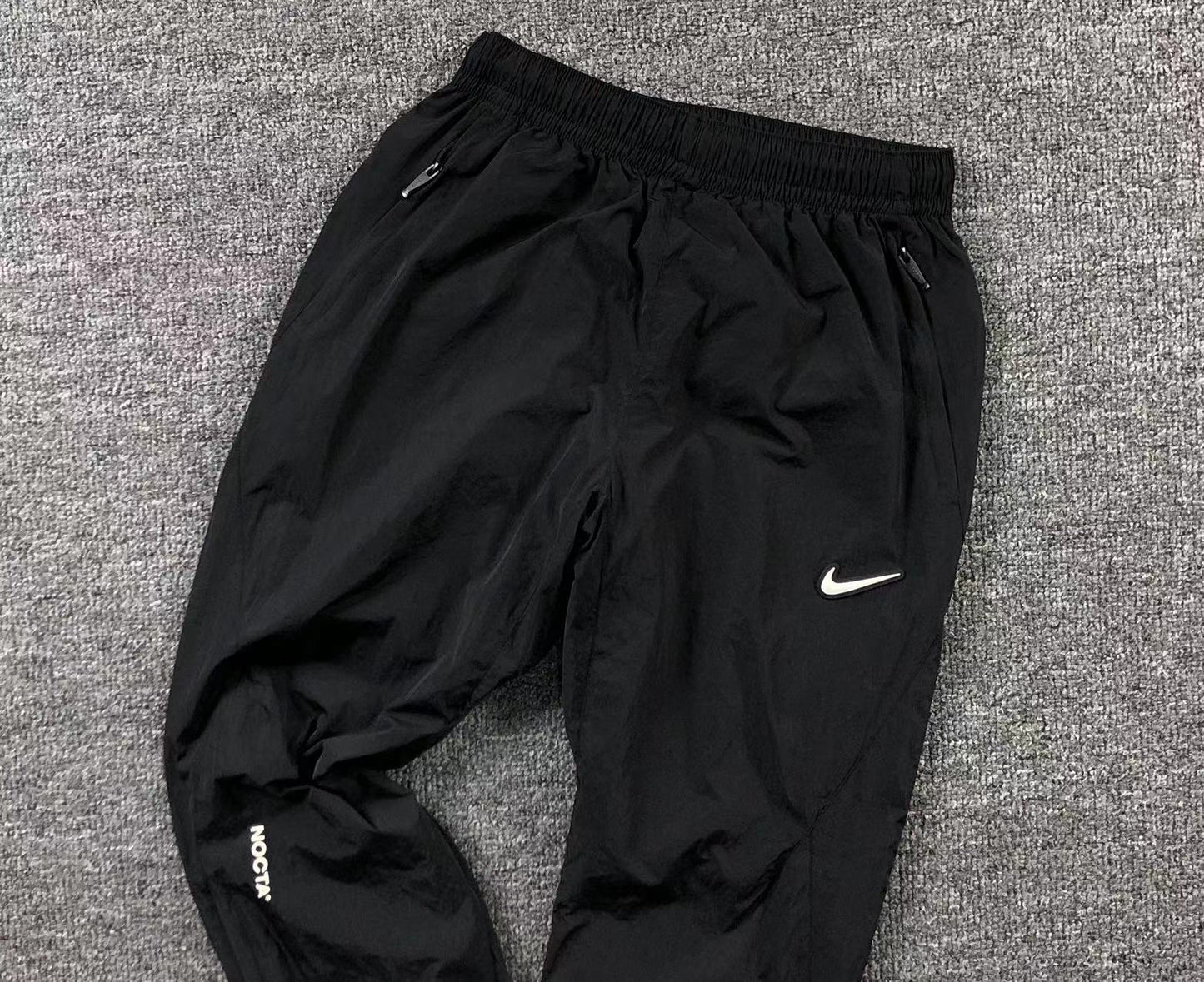 nike-x-drake-nocta-track-pants-black-7_f440e70f-Drip Store Argentina