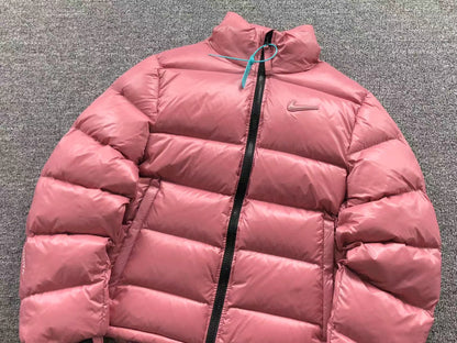 nike-x-nocta-sunset-puffer-jacket-desert-berry-11-Drip Store Argentina