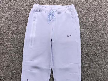 Conjunto Nike X Nocta Tech Fleece Violeta