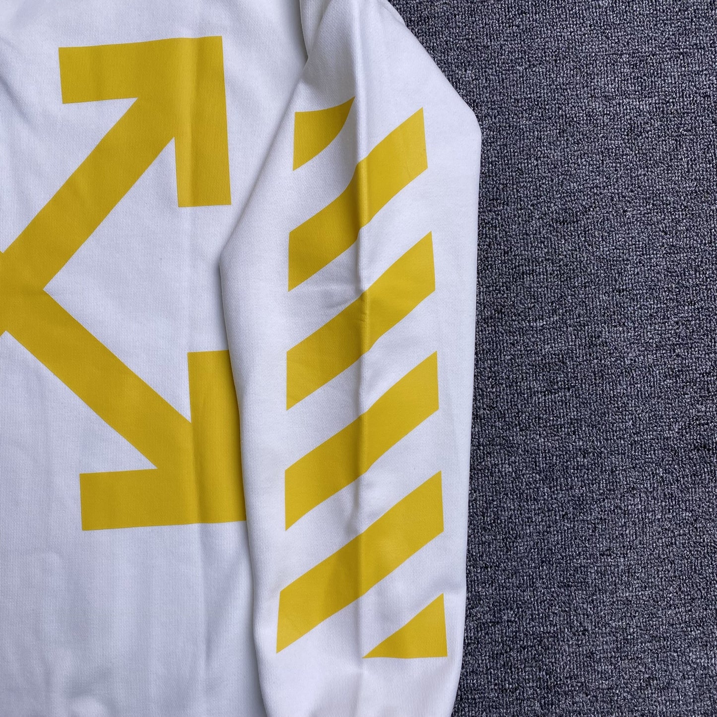 off-white-diagonal-arrow-caravaggio-ann-skate-crewneck-white-6-Drip Store Argentina