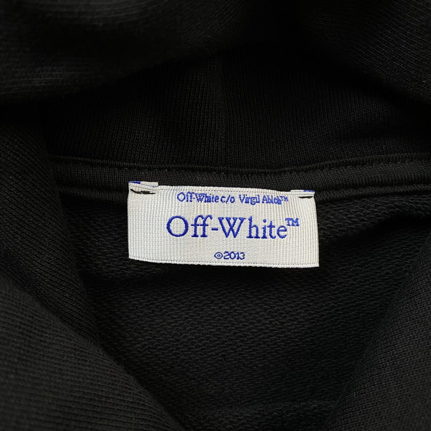 off-white-embroidery-arrow-hoodie-black-5-Drip Store Argentina