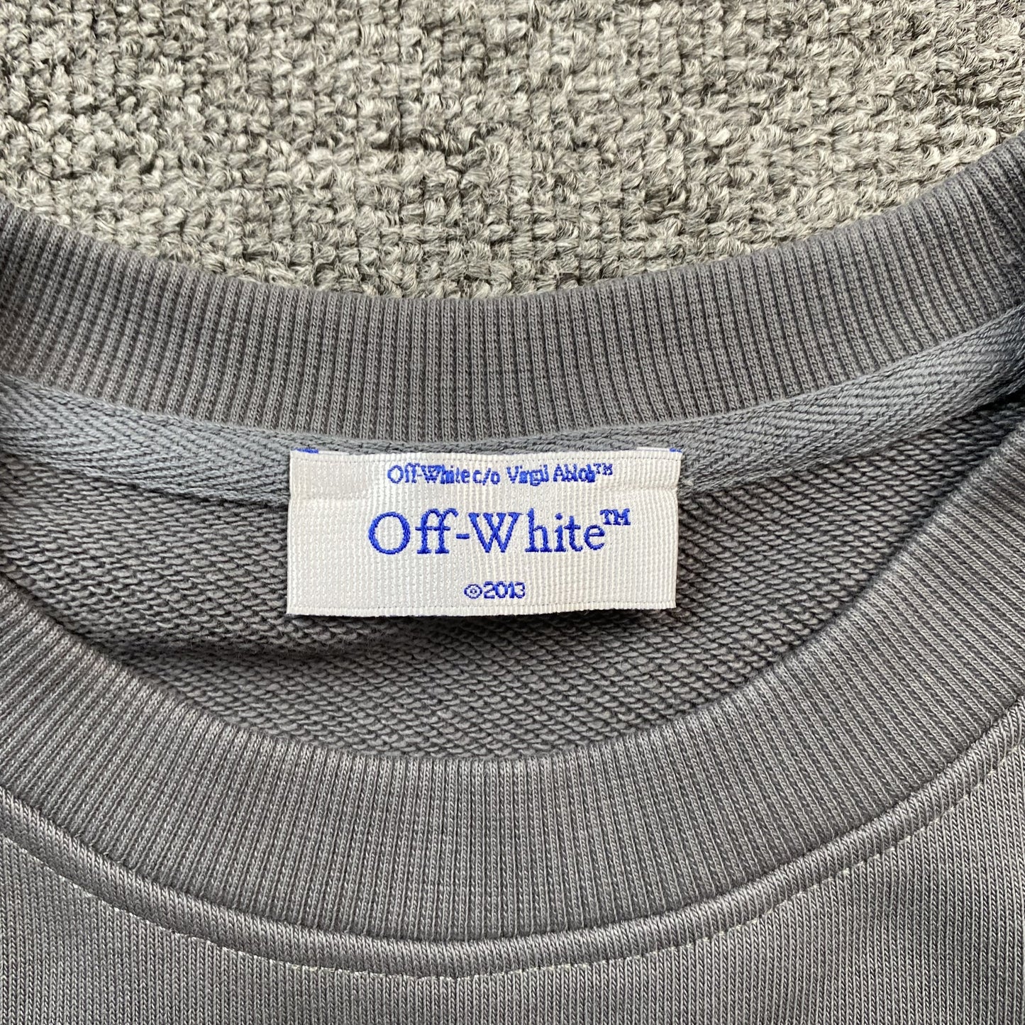 off-white-faded-logo-print-crewneck-grey-5-Drip Store Argentina