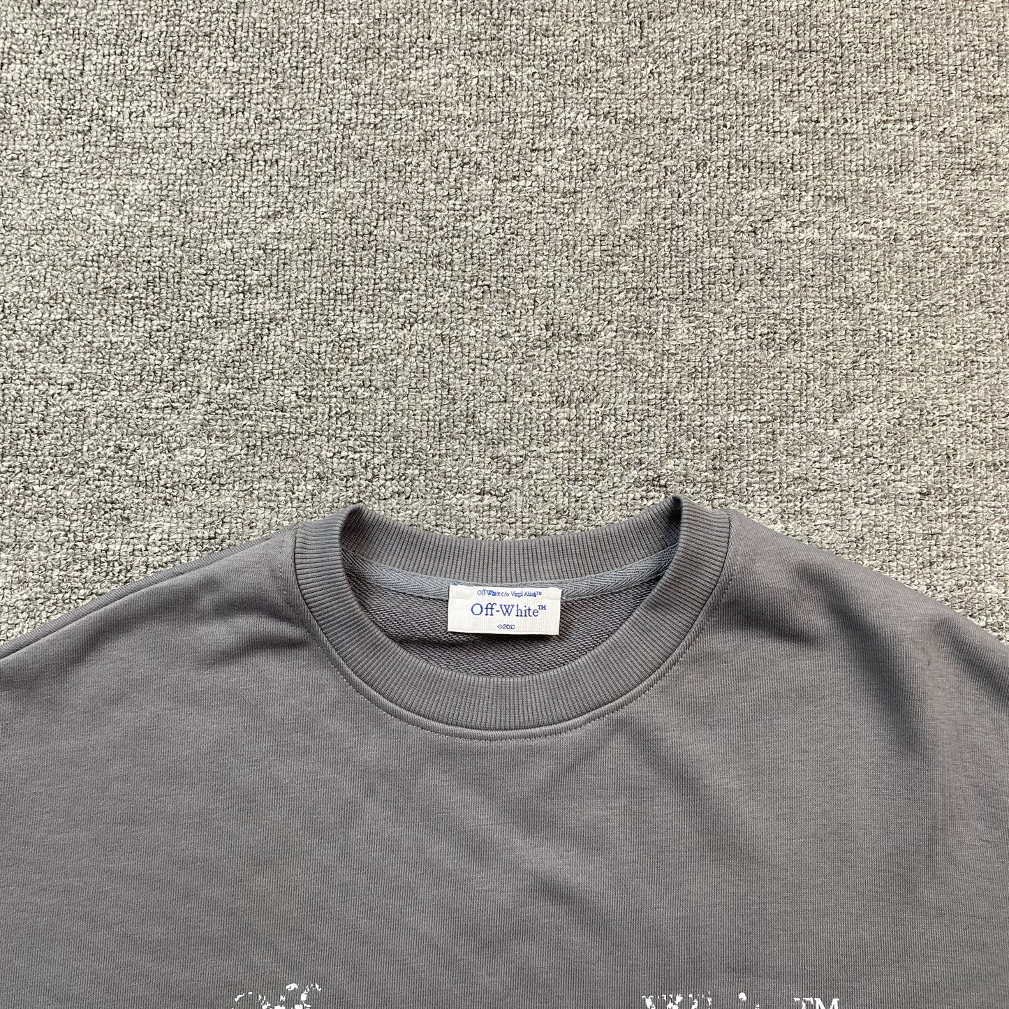 off-white-faded-logo-print-crewneck-grey-7-Drip Store Argentina