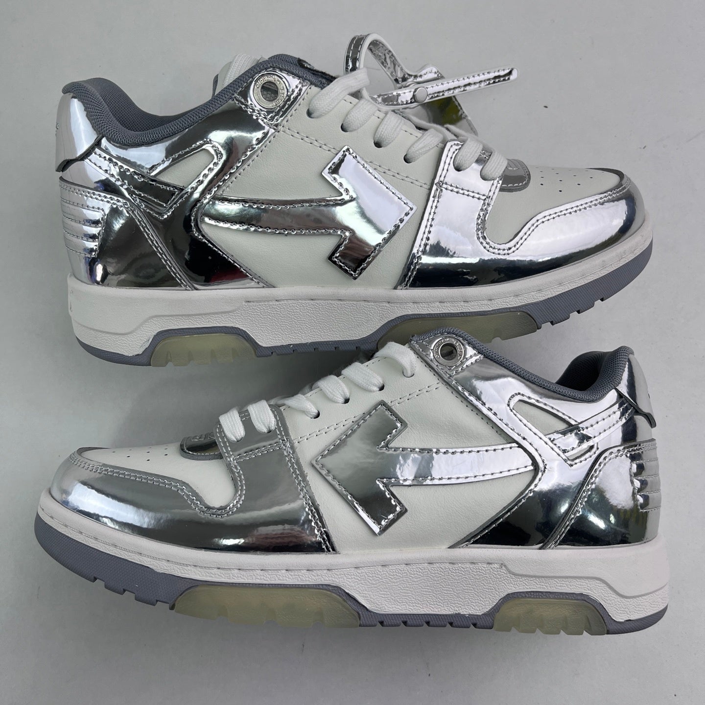 Off White Out Of Office Plateada