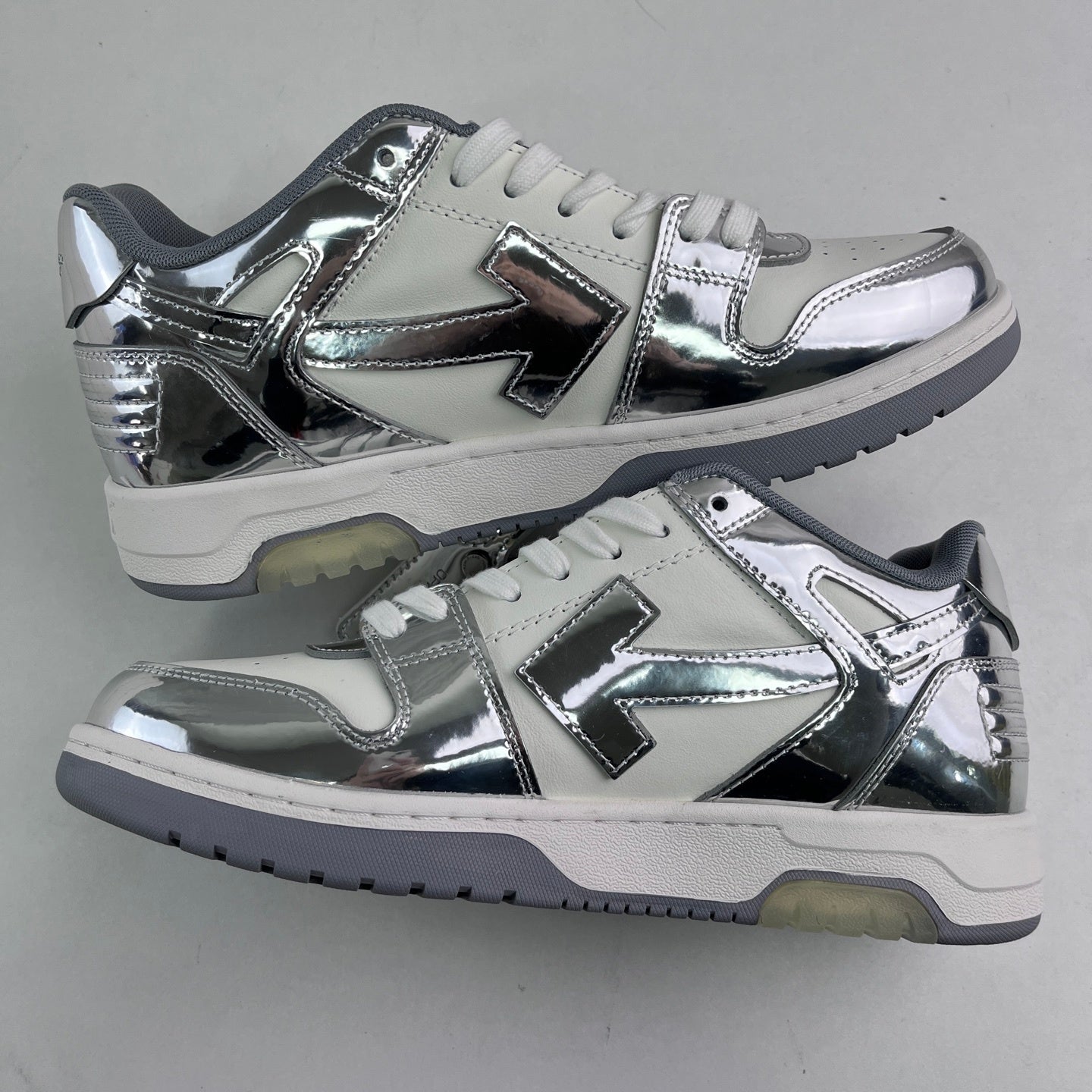 Off White Out Of Office Plateada