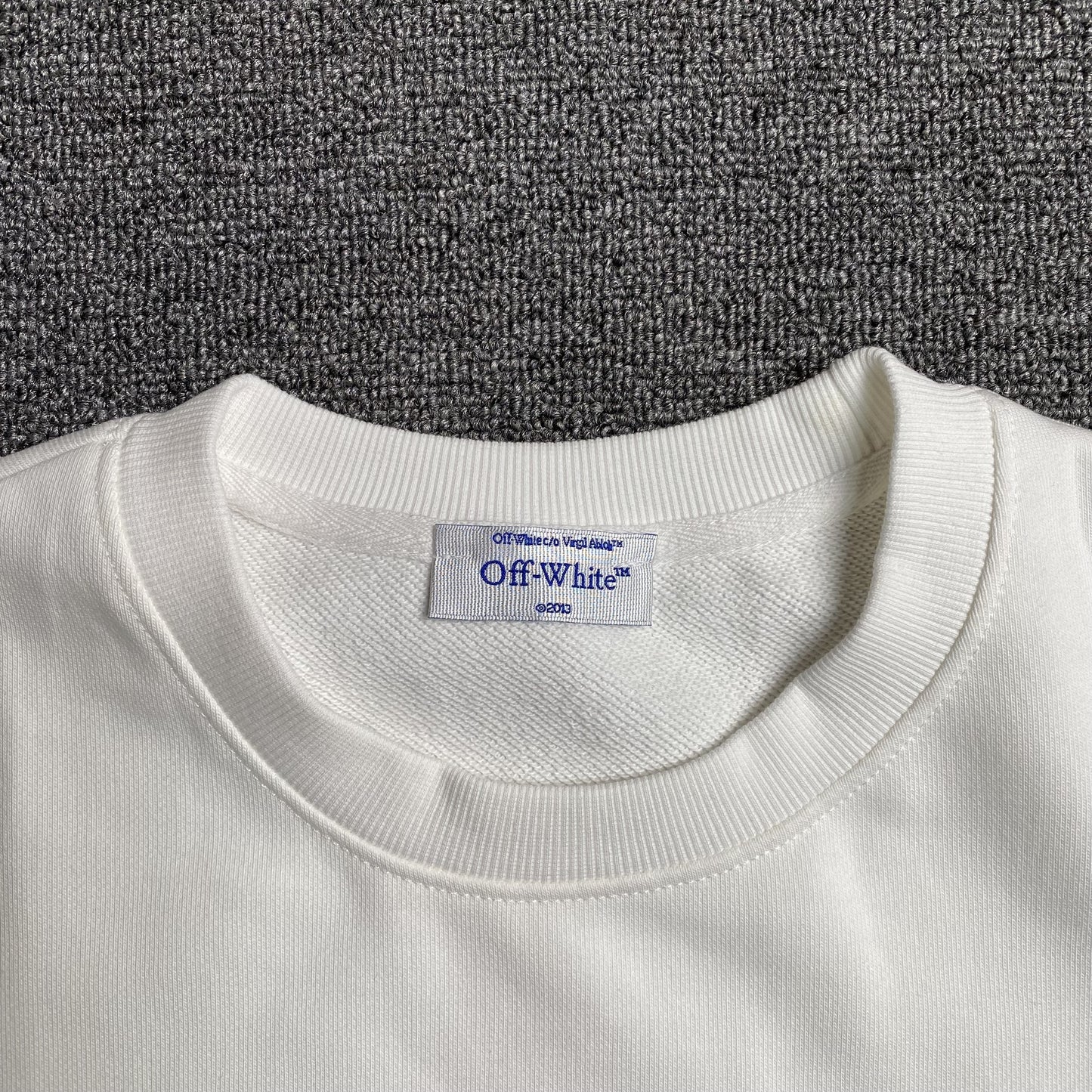 off-white-scratch-arrow-crewneck-white-5-Drip Store Argentina