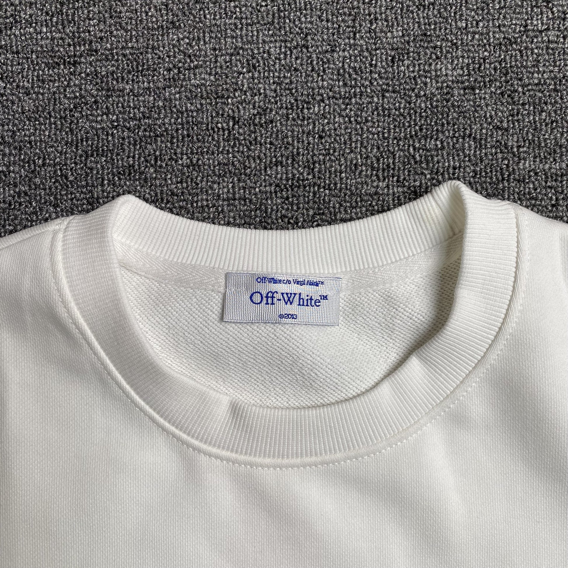 off-white-scratch-arrow-crewneck-white-5-Drip Store Argentina