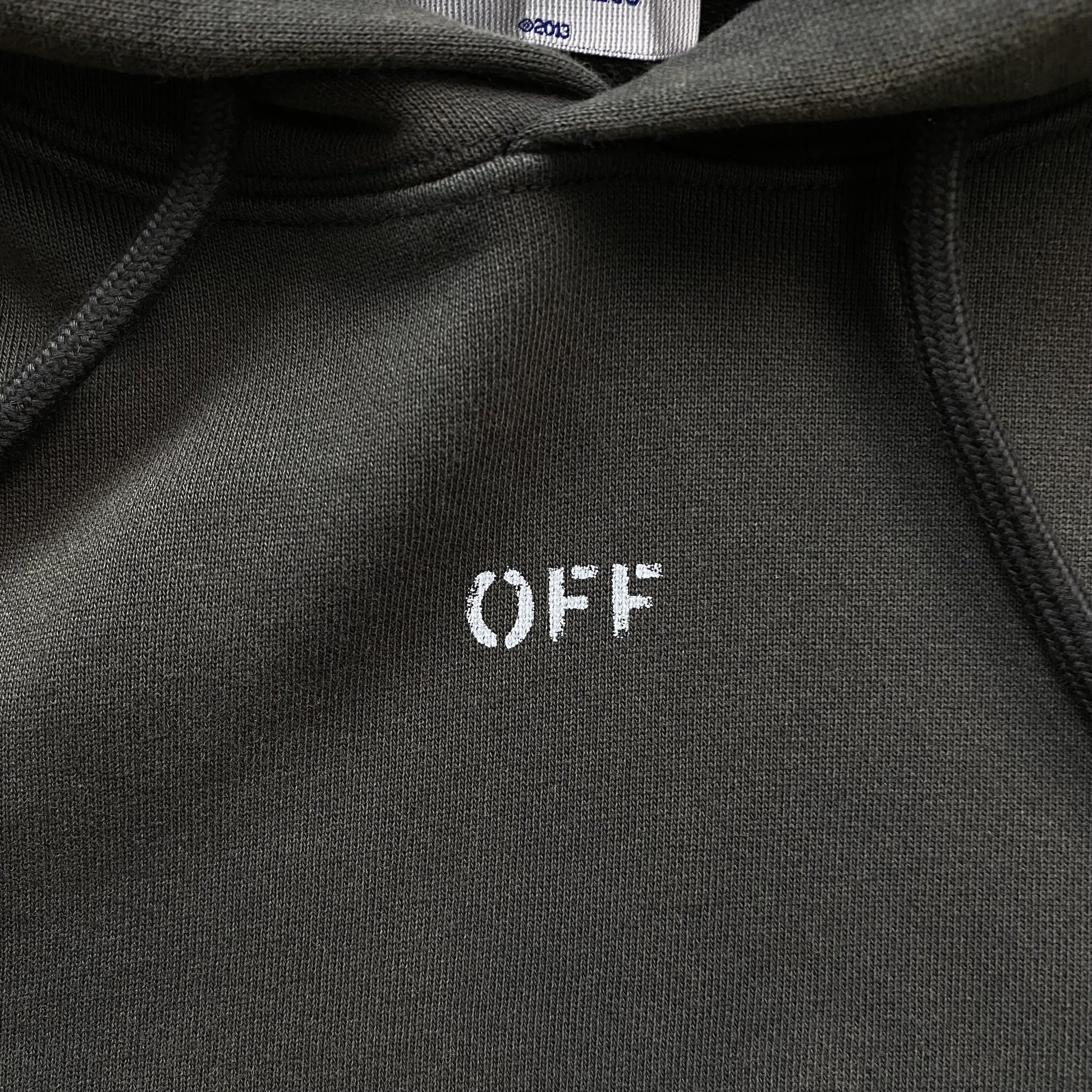 off-white-super-moon-hoodie-black-5-Drip Store Argentina