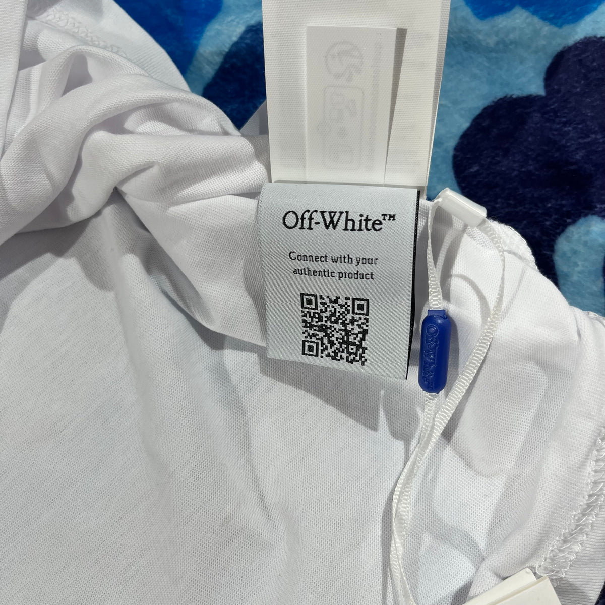 Remera Off White Type Sticker Blanca