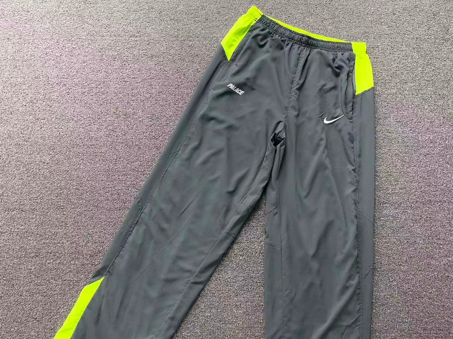Pantalón Palace x Nike Total P90 Gris