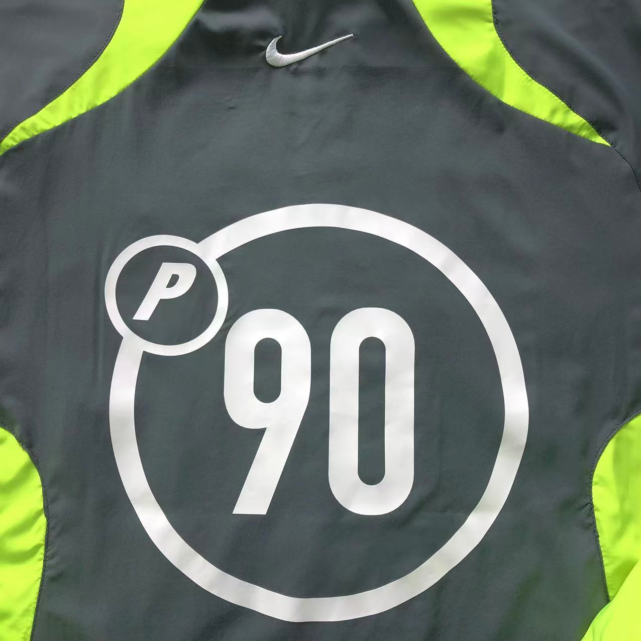 Campera Palace x Nike Total P90 Gris
