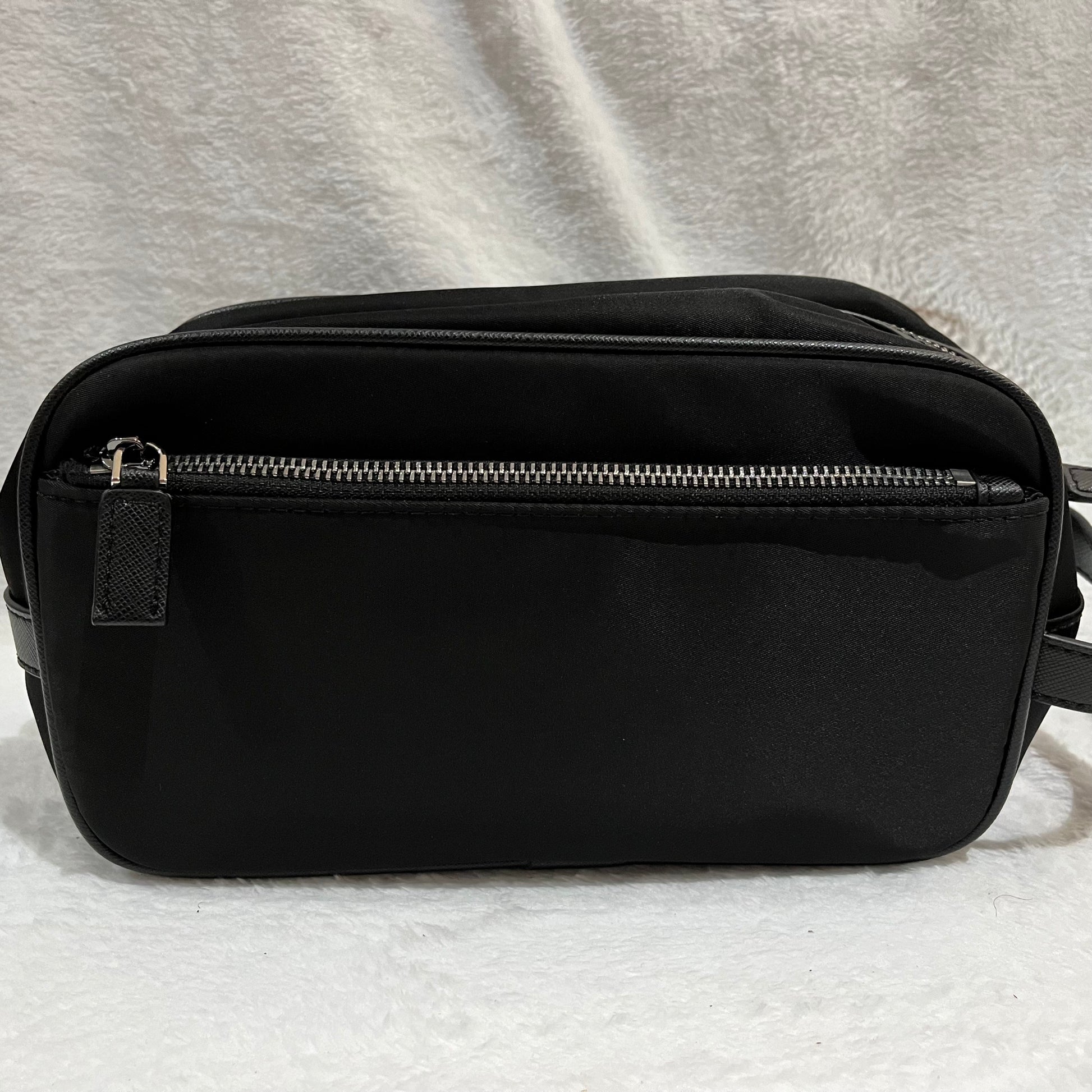 prada-re-nylon-wash-bag-black-2-Drip Store Argentina