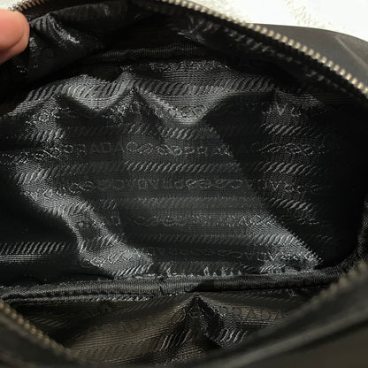prada-re-nylon-wash-bag-black-7-Drip Store Argentina
