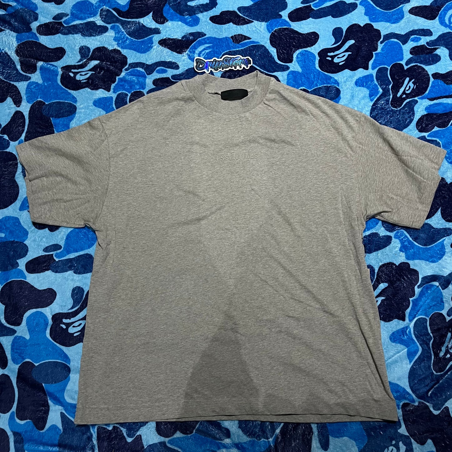 Remera Essentials Small Logo L