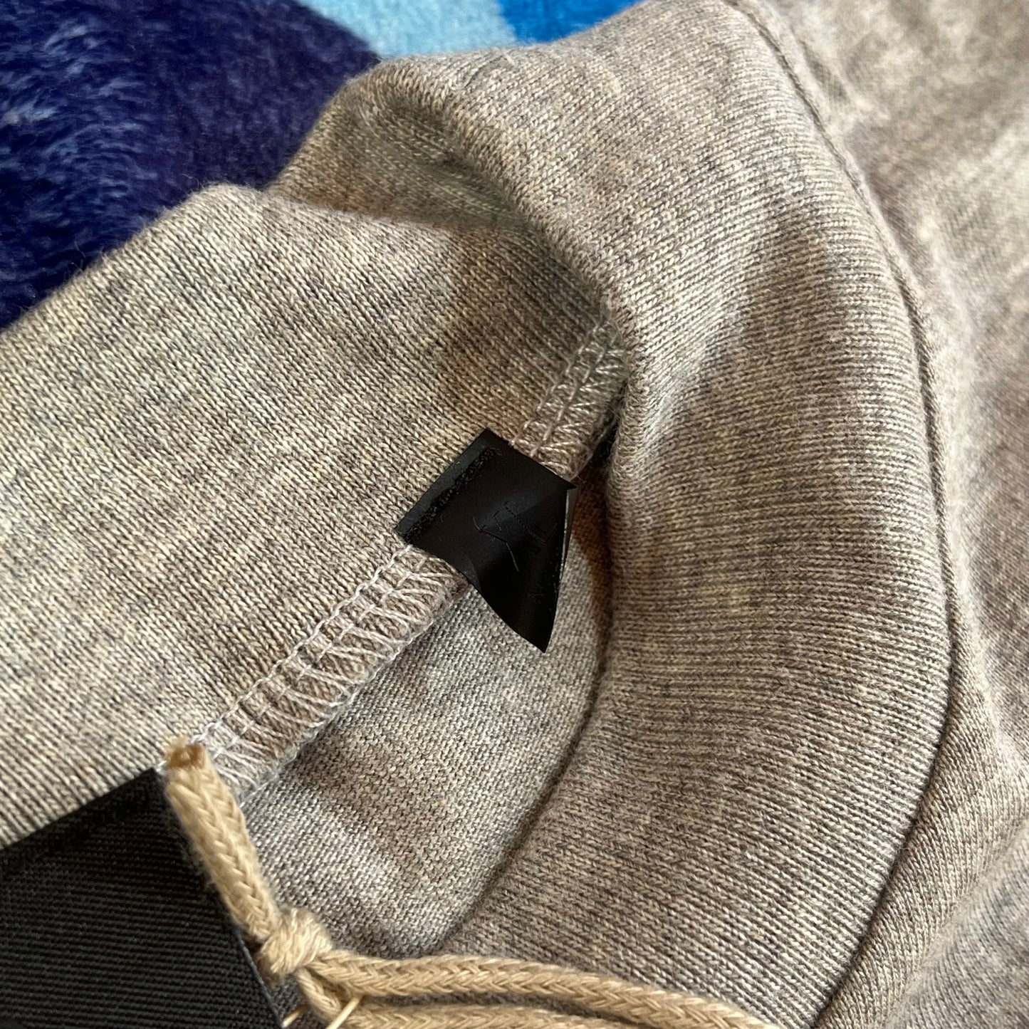 Remera FOG Essentials Arch Logo Gris XL