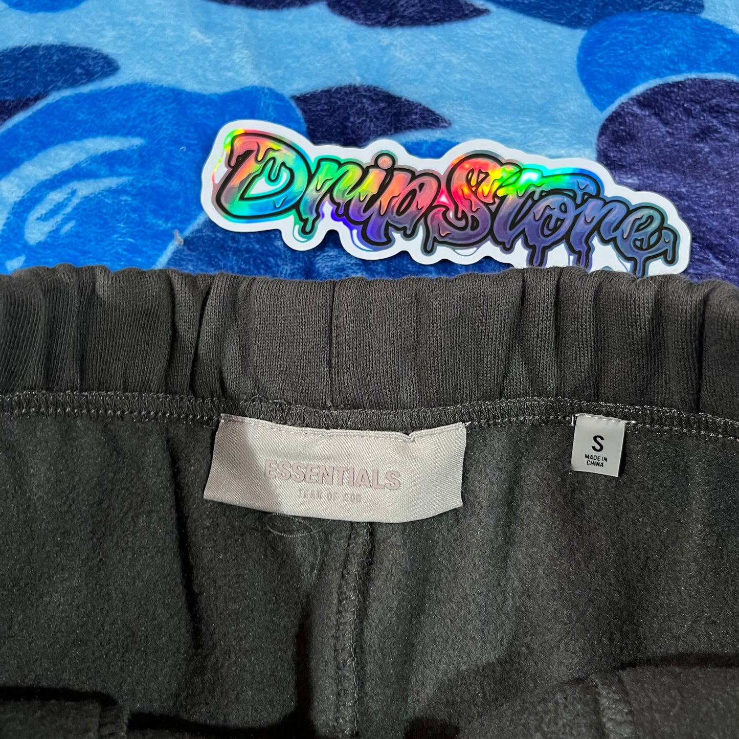 Short Essentials Off Black S