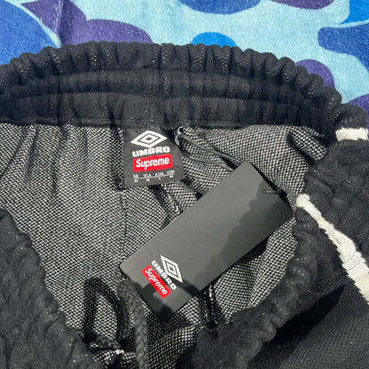 Short Supreme x Umbro Negro M
