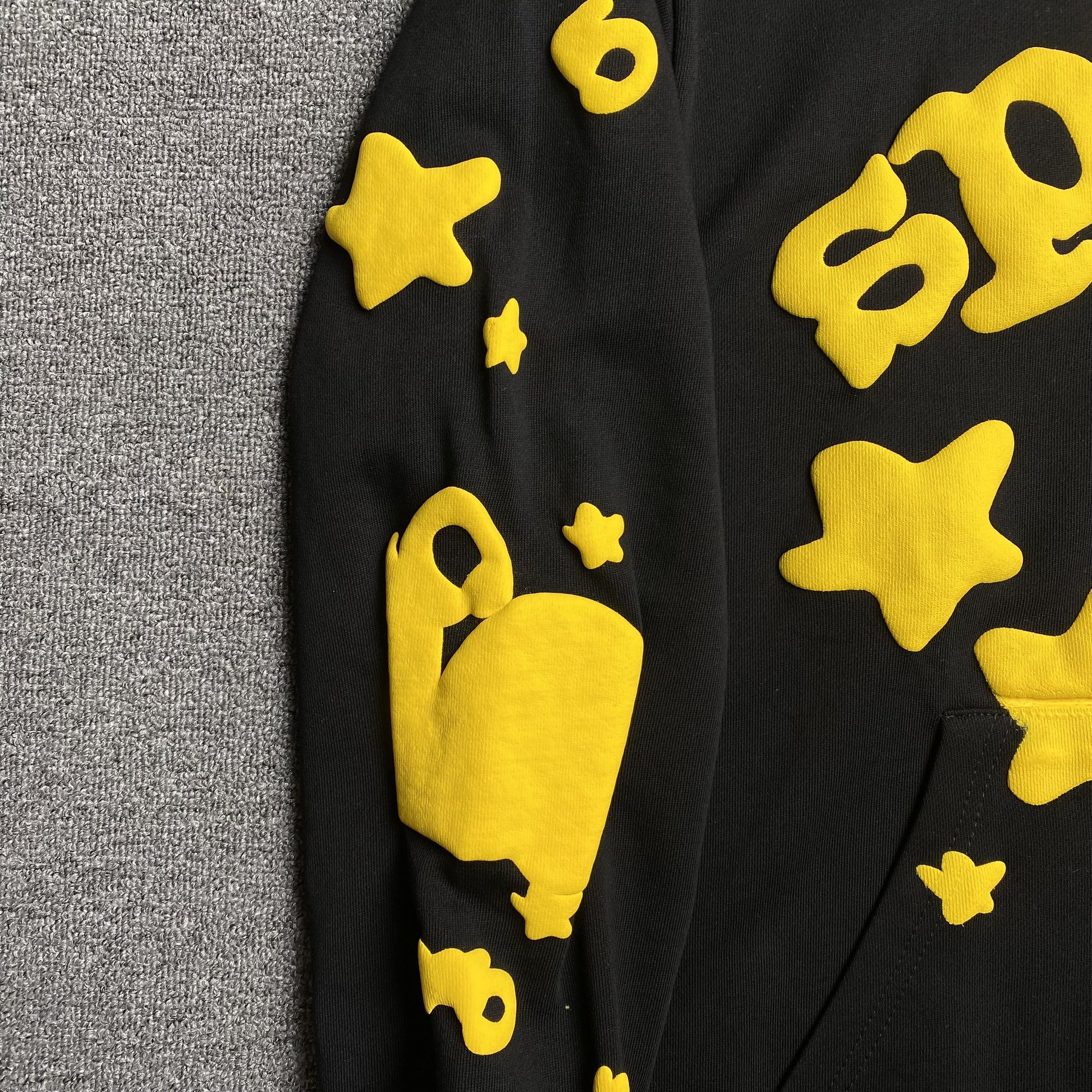 sp5der-beluga-hoodie-onyx-yellow-6-Drip Store Argentina