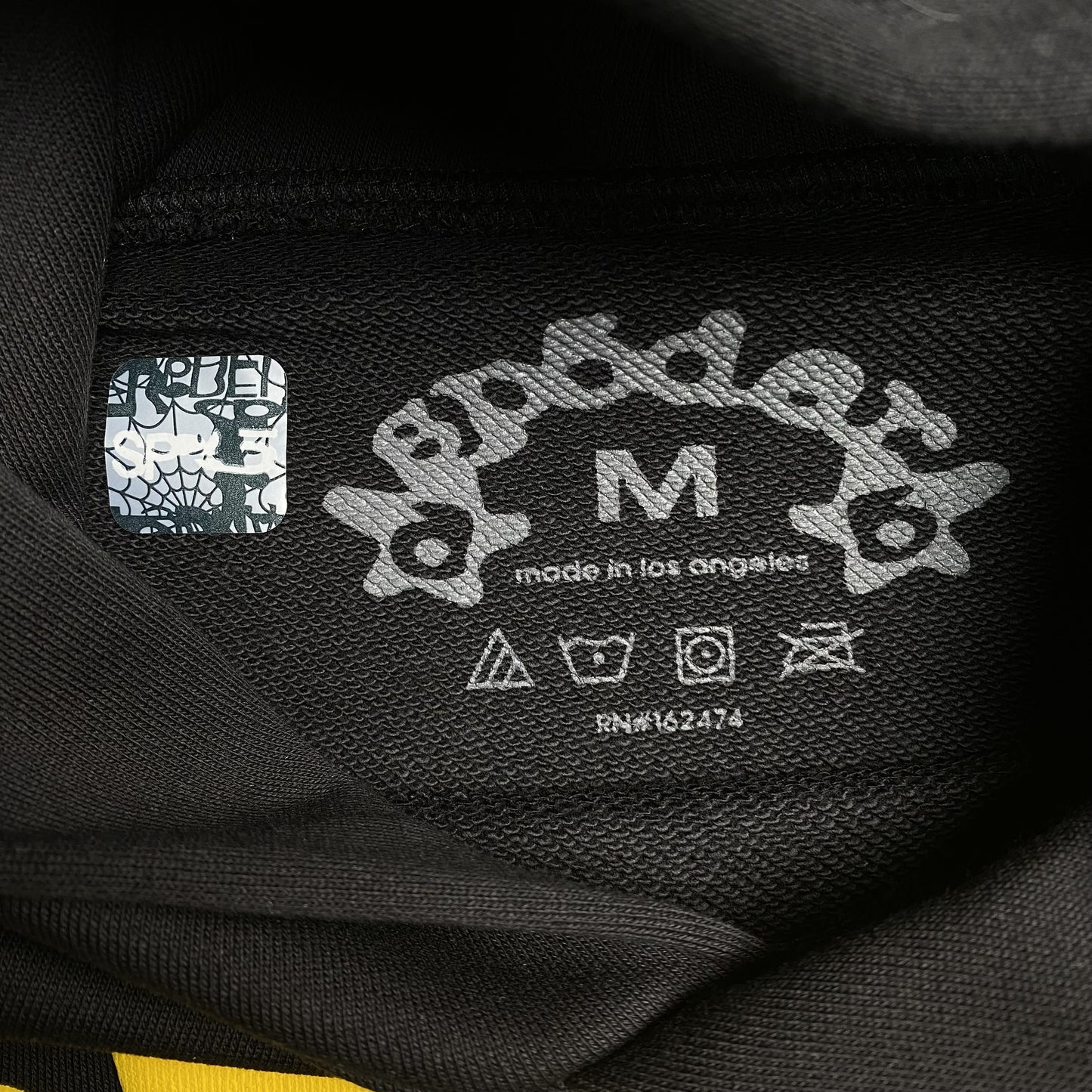 sp5der-beluga-hoodie-onyx-yellow-9-Drip Store Argentina