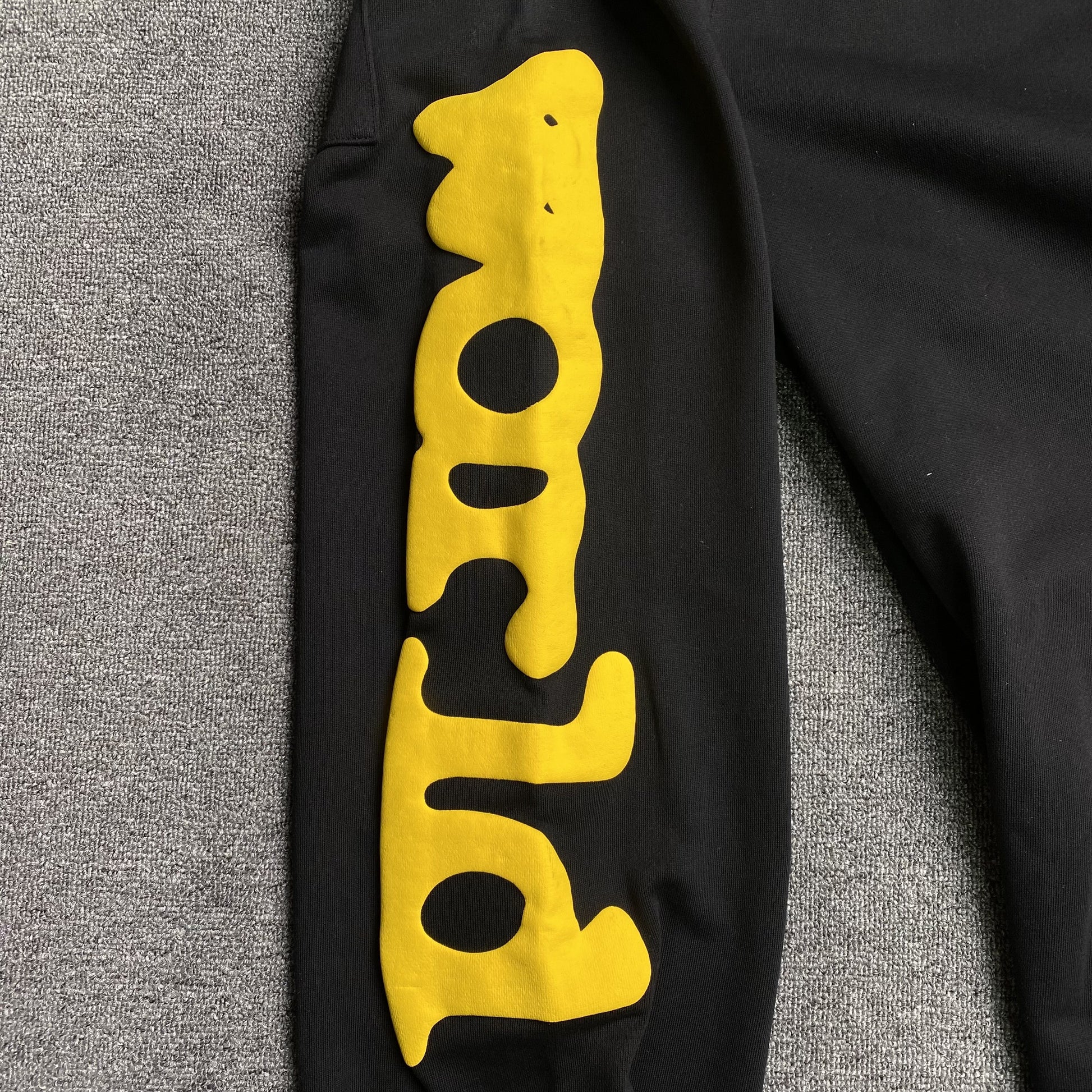sp5der-beluga-sweatpants-onyx-yellow-3-Drip Store Argentina