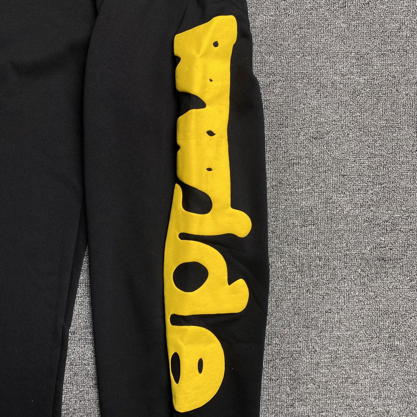sp5der-beluga-sweatpants-onyx-yellow-4-Drip Store Argentina