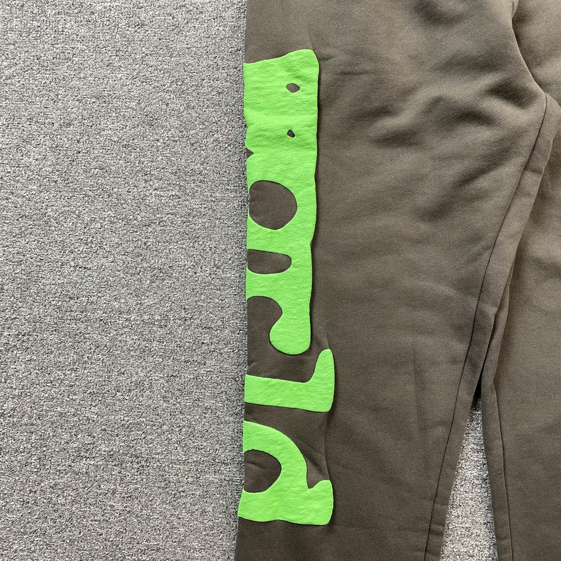 sp5der-beluga-sweatpants-slate-grey-green-4-Drip Store Argentina