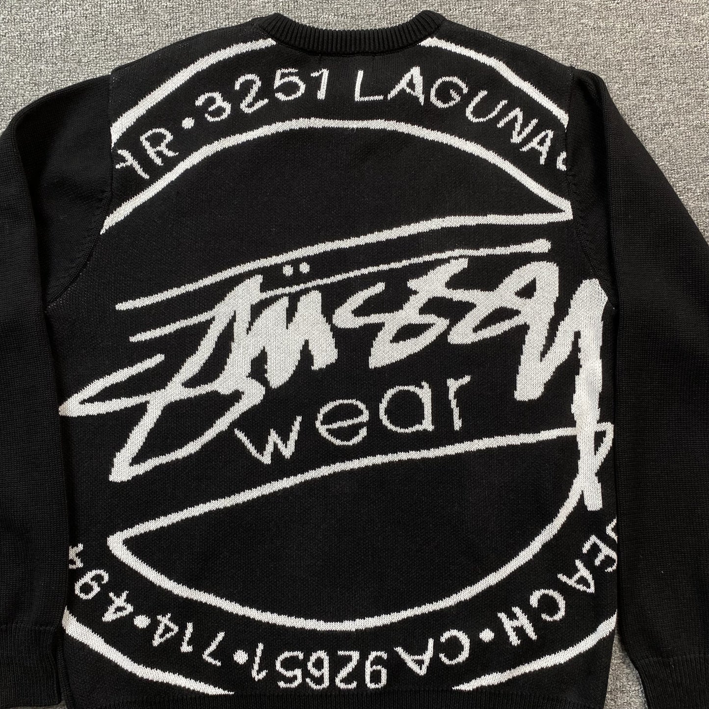 stussy-laguna-icon-sweater-black-3-Drip Store Argentina