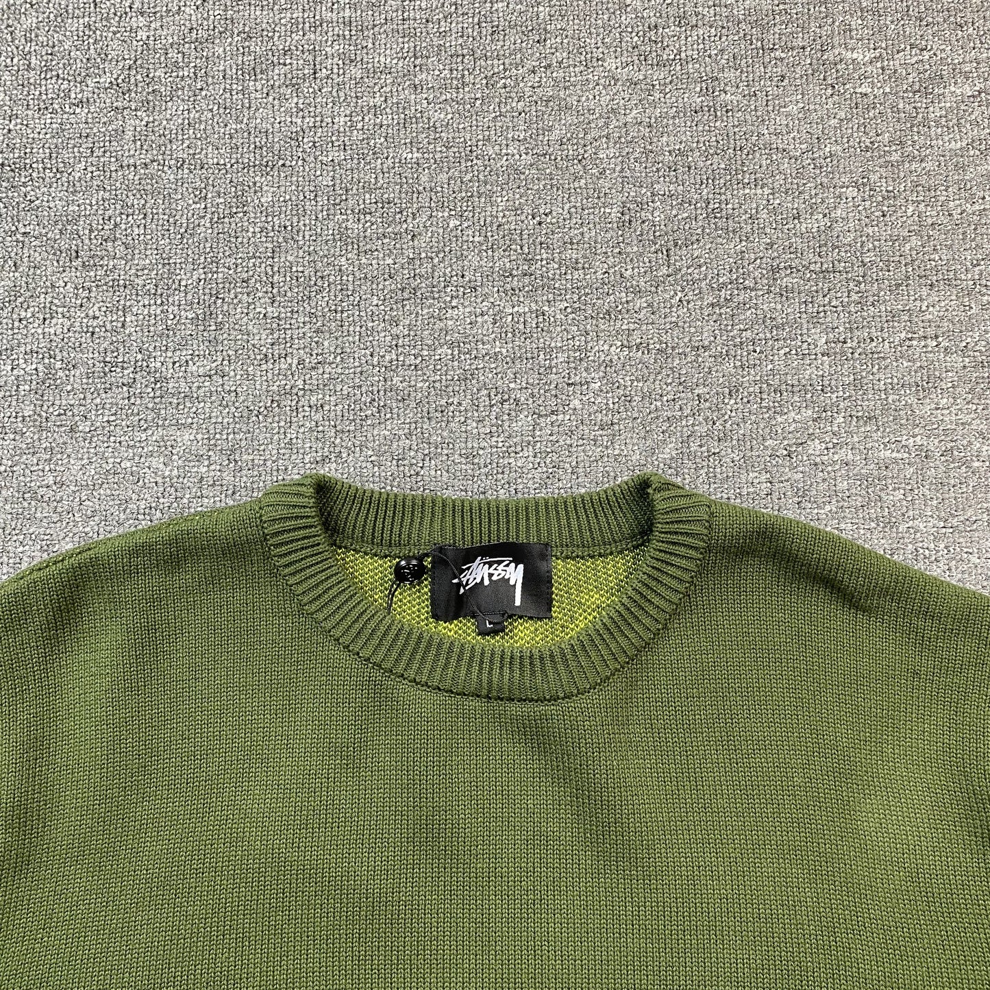 stussy-laguna-icon-sweater-dark-green-6-Drip Store Argentina