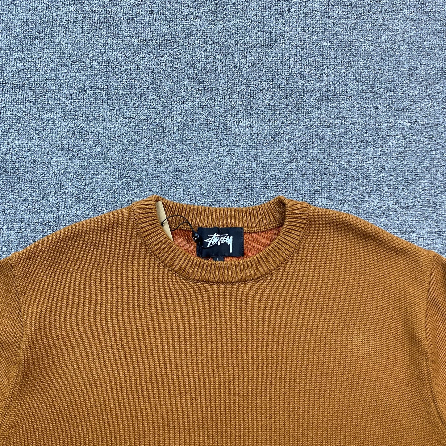stussy-laguna-icon-sweater-tan-4-Drip Store Argentina