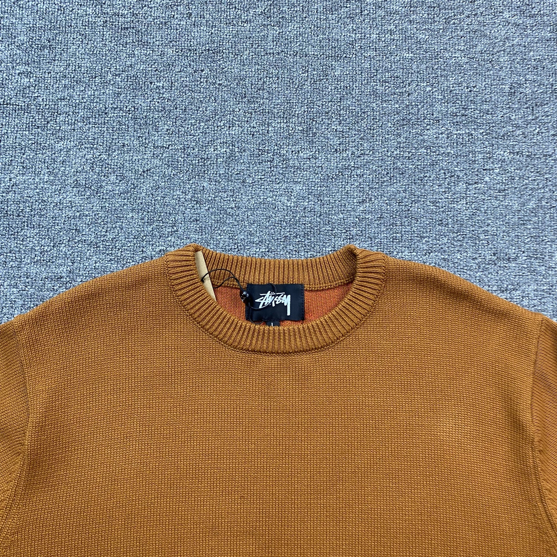 stussy-laguna-icon-sweater-tan-4-Drip Store Argentina