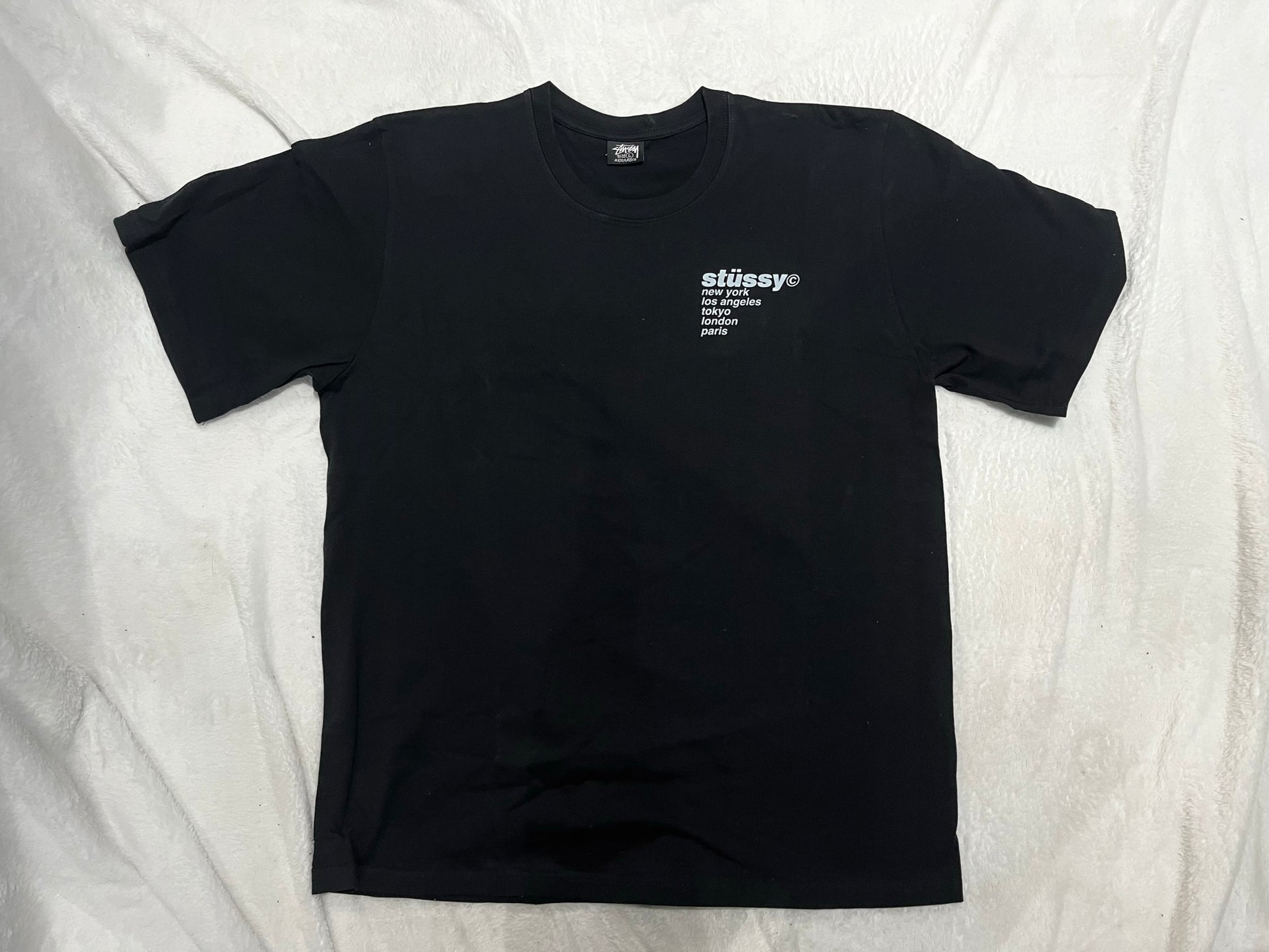stussy-strawberry-tee-black-2-Drip Store Argentina
