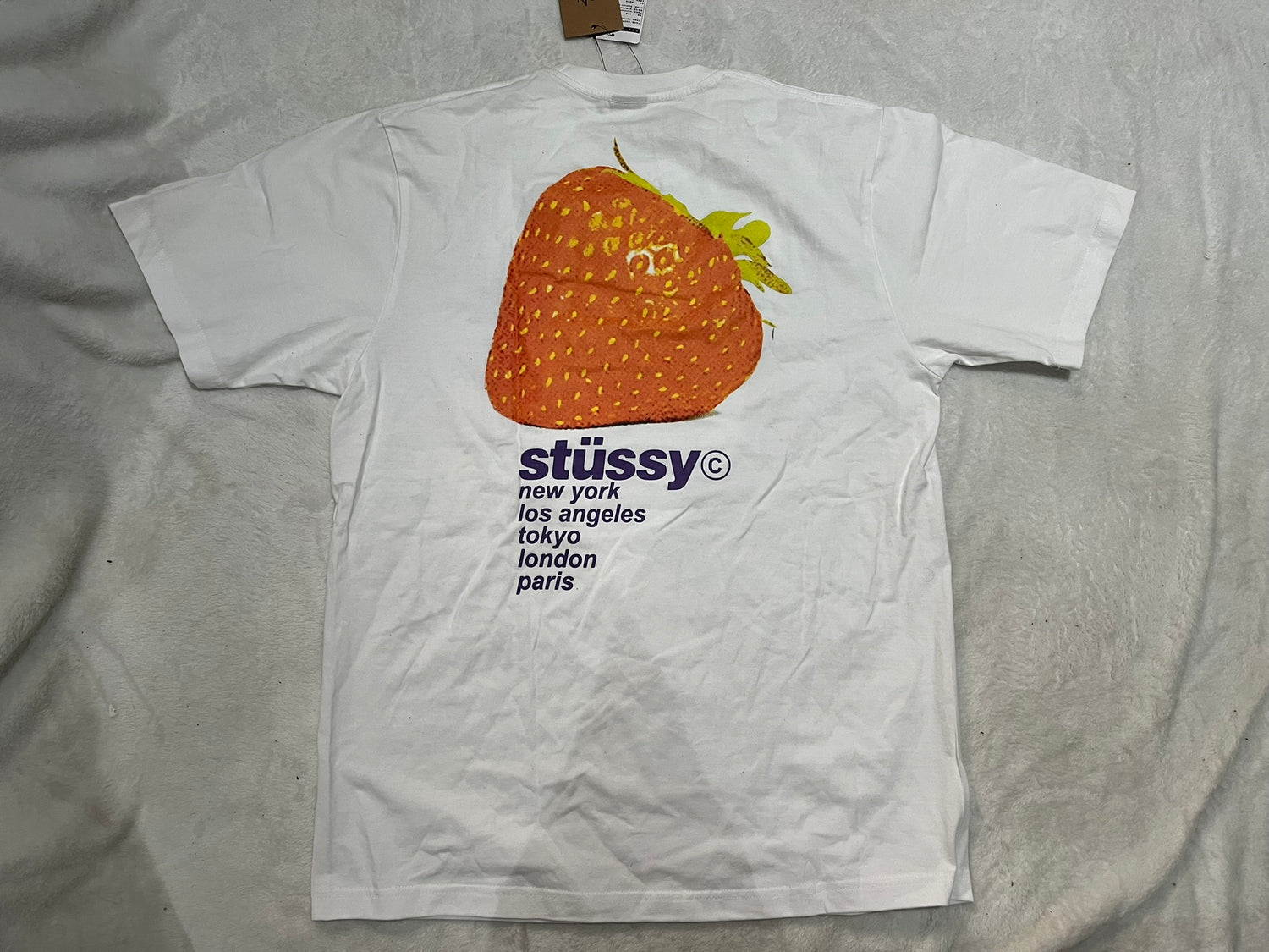 stussy-strawberry-tee-white-Drip Store Argentina