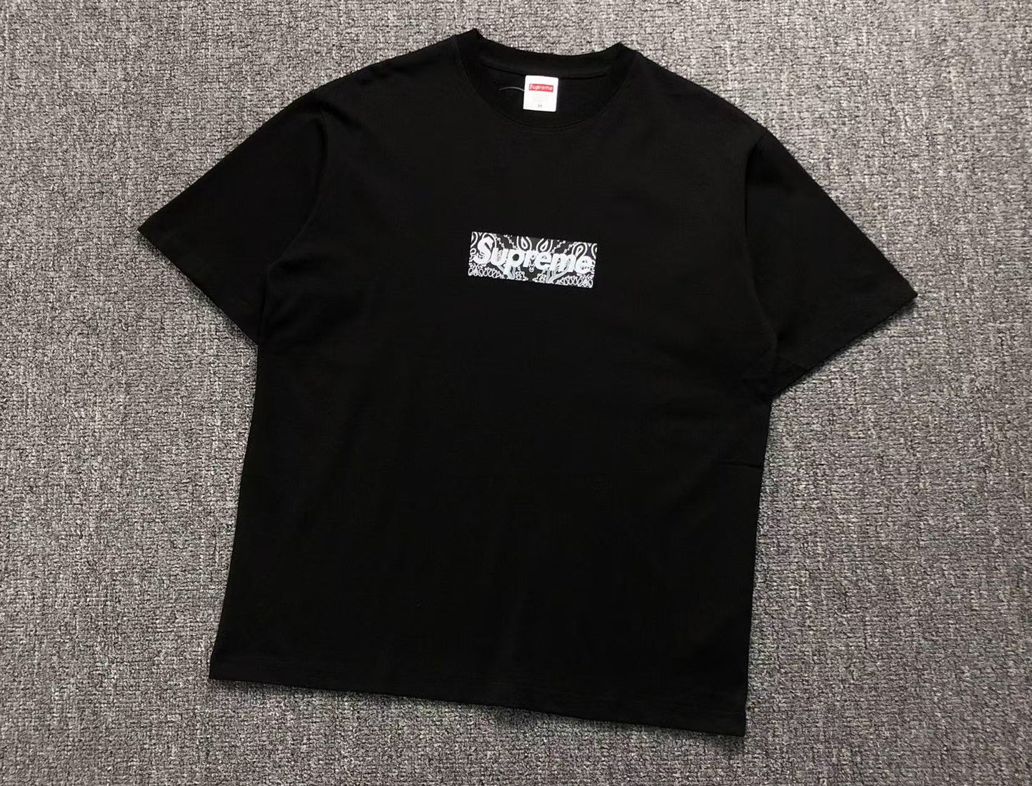 supreme-bandana-box-logo-tee-black-8-Drip Store Argentina