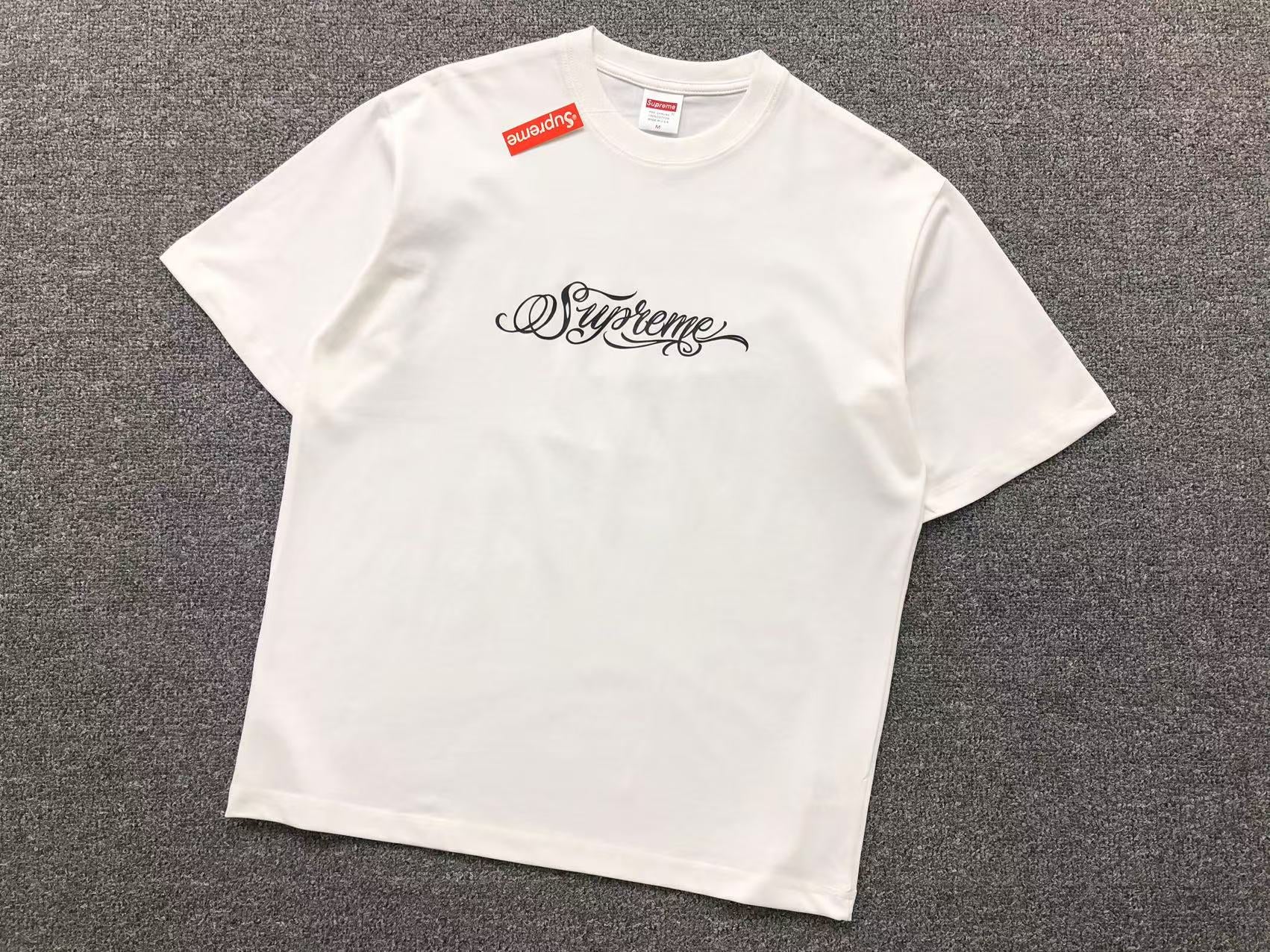 supreme-black-script-tee-white-Drip Store Argentina